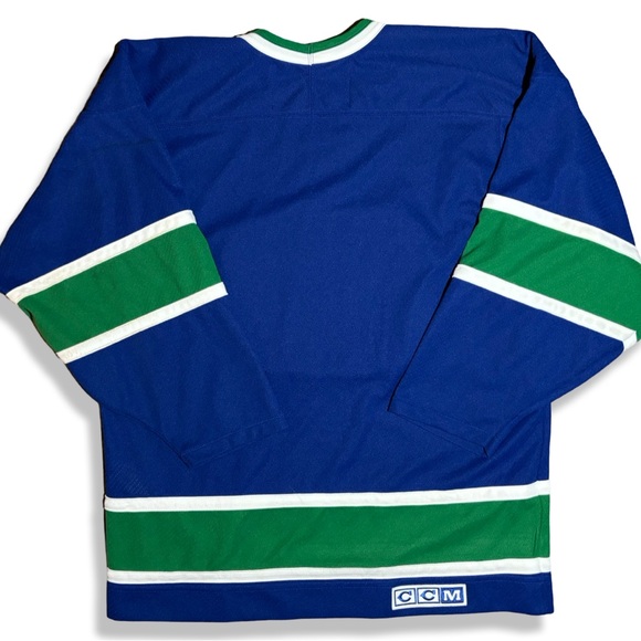 Vintage CCM Vancouver Canucks Hockey Jersey - Picture 2 of 5